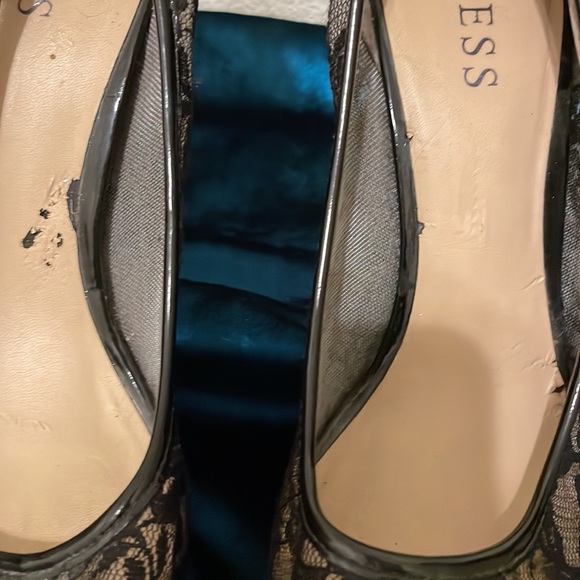 Size 10 black lace Guess heels - Picture 2 of 8